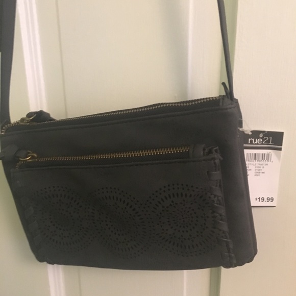 Rue21 Handbags - Cross body purse
